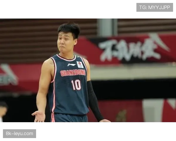 裁判监督接受采访,解读新赛季关于禁区内犯规吹罚尺度的统一标准 裁判监督接受采访,解读新赛季关于禁区内犯规吹罚尺度的统一标准